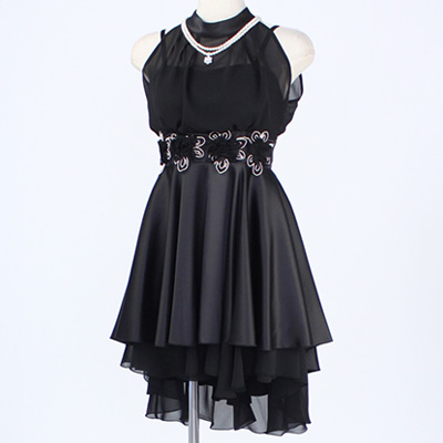 5,500円・送料無料SALE】【M(7～9号)】透け感のある胸元と花のモチーフ